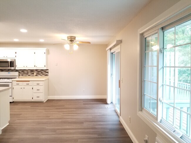 Photo - 220 Leighton Dr