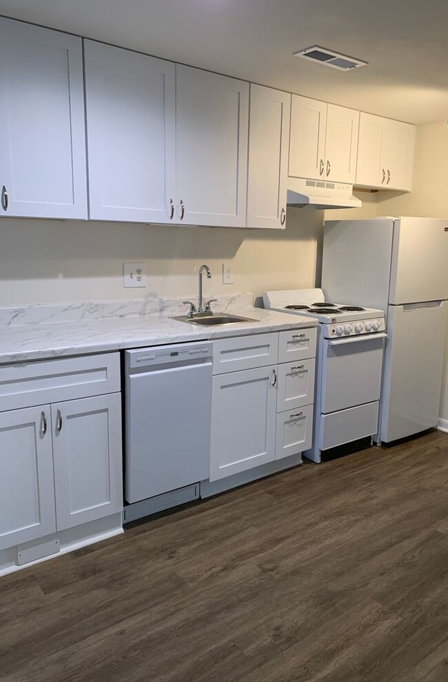 Photo - 4752 Seahawk Ct Unit B-1
