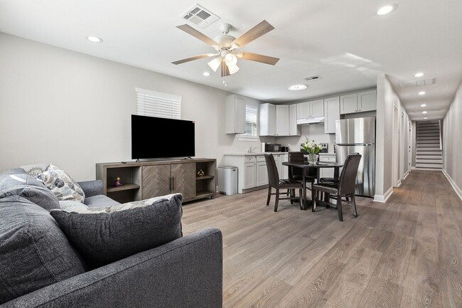 Photo - 6530 Peoples Ave