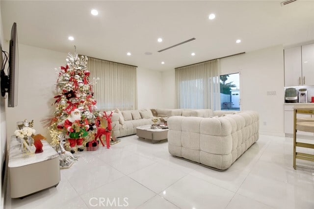 Photo - 10263 Strathern St