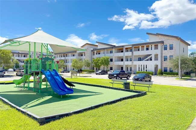 Building Photo - 8005 NW 104th Ave Unit 35