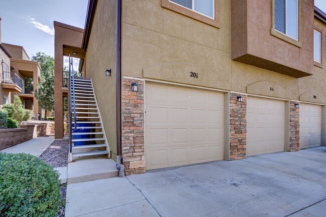 2 bedroom Townhome w/Garage in Gated Commu... - 2 bedroom Townhome w/Garage in Gated Commu...