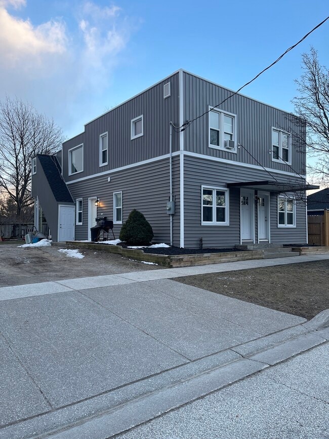 Building Photo - 31 Albert St Unit 4