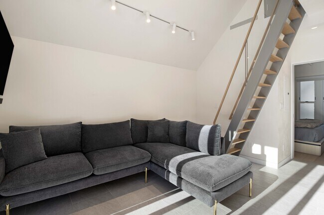 Photo - 211 W Main St Unidad 201