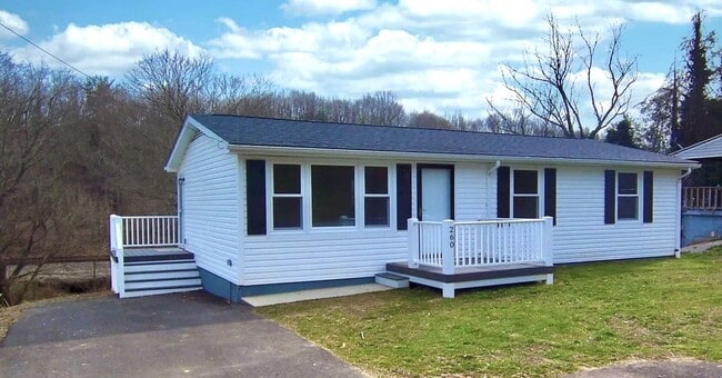 Building Photo - Charming 3 Bedroom in Christiansburg, VA Rental