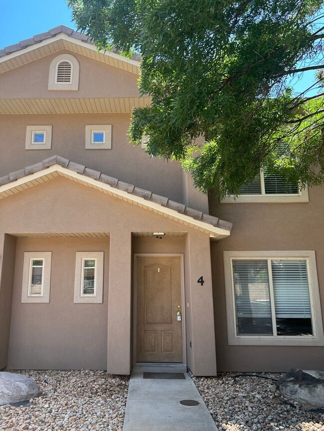 Beautiful 3 bedroom, 2.5 bathroom townhome... - Beautiful 3 bedroom, 2.5 bathroom townhome...