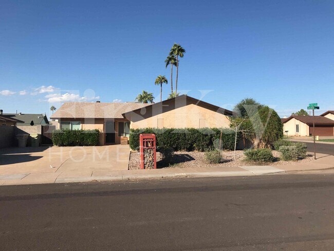 Building Photo - 5520 W Golden Ln