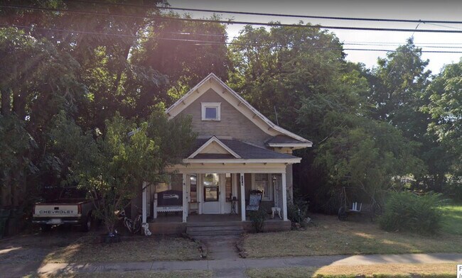 Photo - 127 N Avenue D