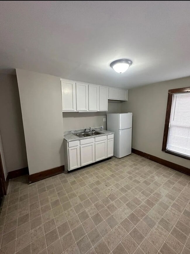 Building Photo - 605 N Detroit St Unit #605.5 Rental