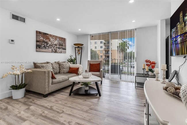 Photo - 9310 Fontainebleau Blvd Unidad 201