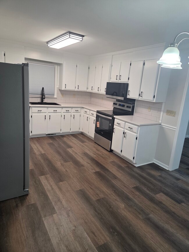 Photo - 103 Candystick Cir