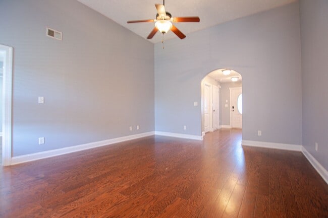 Photo - Pet Friendly Three Bedroom!
