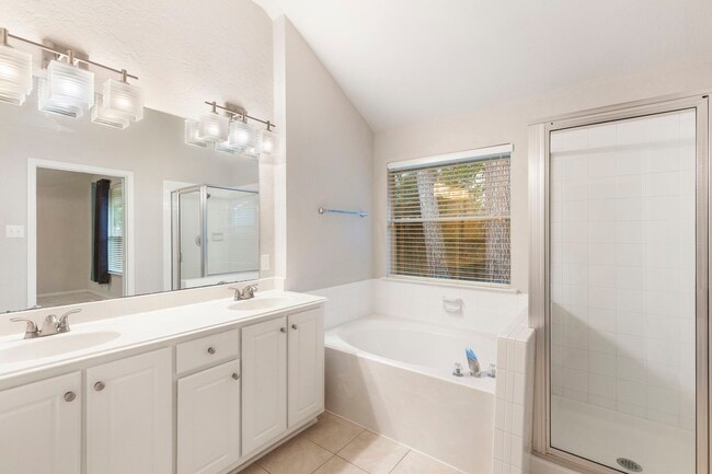 Photo - 35 Auburn Path Dr