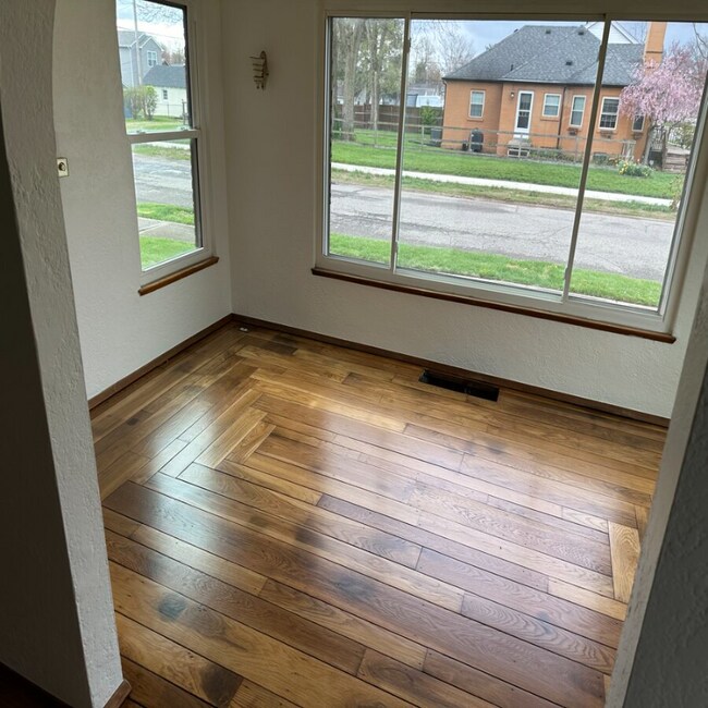 Photo - 901 Corwin Ave