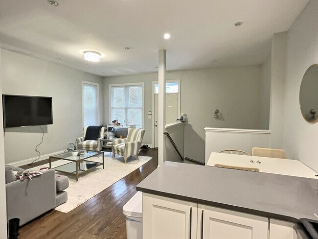 Photo - 2538 N Southport Ave Unit 1R