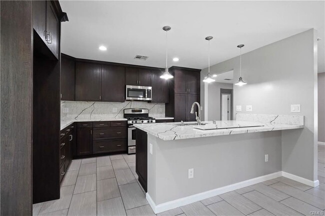 Photo - 20247 Kinzie St