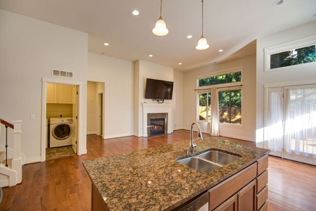 Photo - 3 (or 4) bedroom Edmonds Home