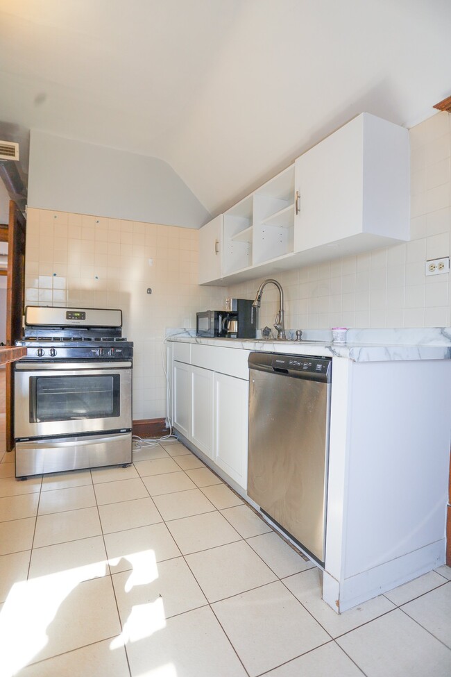 Photo - 2825 N Francisco Ave Unit 2