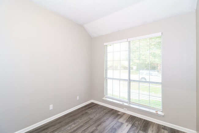 Photo - 2407 Springfield Dr