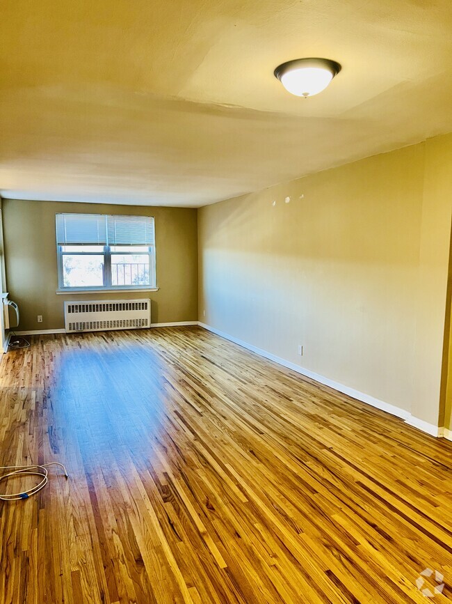 Building Photo - 68 Croton Ave Unit 6F Rental