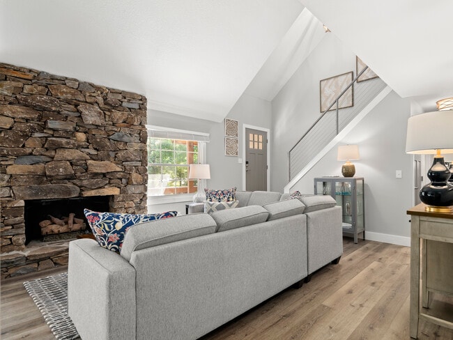 Photo - 28 Turnberry Dr