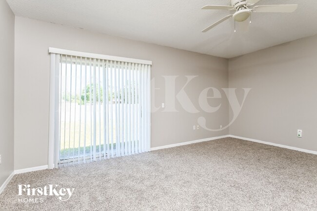 Photo - 702 Cotulla Dr