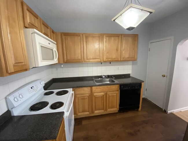 Building Photo - 26 N 42nd St Rental