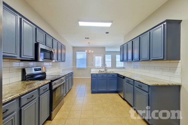 1085 Harriman Dr