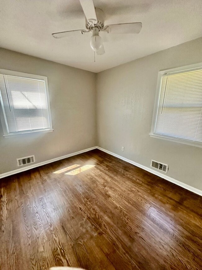 Photo - Cute 3 Bedroom 1 Bath For Rent!