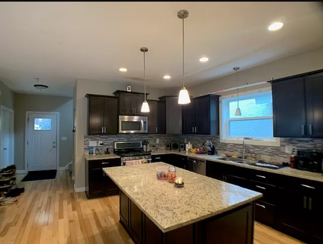 Photo - Available Aug 28th 2026 6 bed 3 bath for rent in popular Southeast Minneapolis neighborhood!