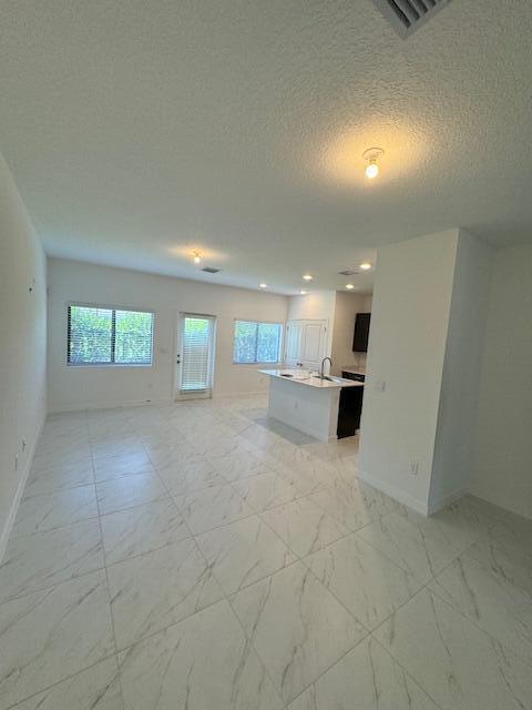 Photo - 5040 Elderberry St