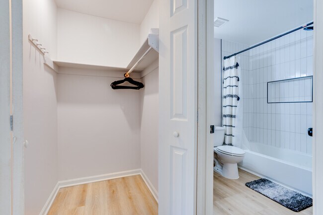 Photo - 6021 Creekstone Ln