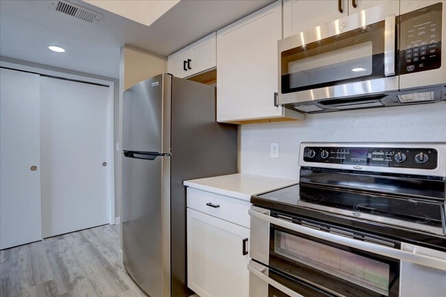 Photo - Stunning Top-Floor End Unit with Vaulted C...