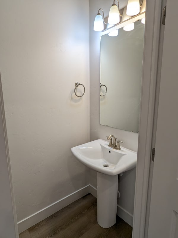 Photo - 335 S 1580 E