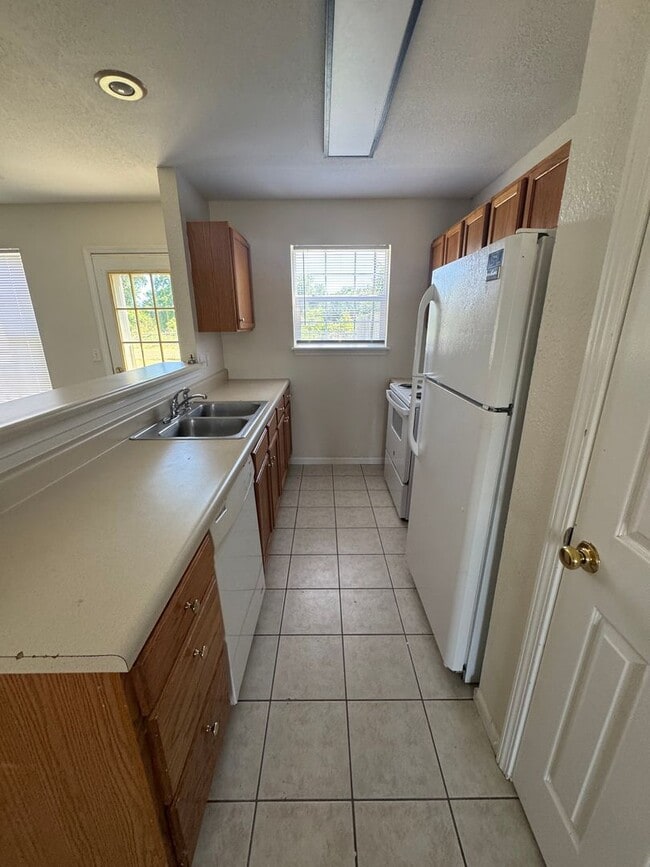Photo - 2681-2683 E Oakbrook Dr Unit 2683 E Oakbrook Dr