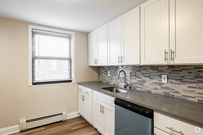 2BR 1BA - 664SF