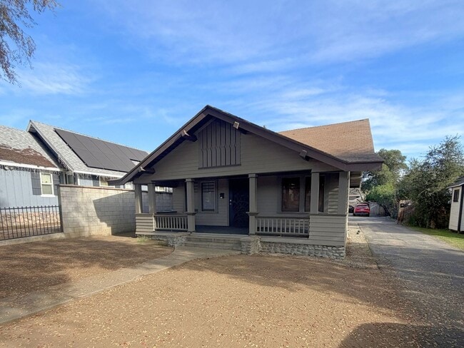 Building Photo - 2 Unit 460 N 3rd Ave