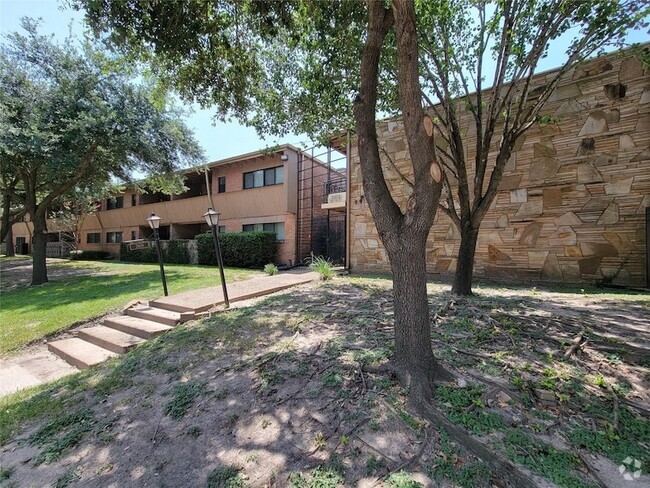 Building Photo - 3809 N Braeswood Blvd Unit 24 Rental