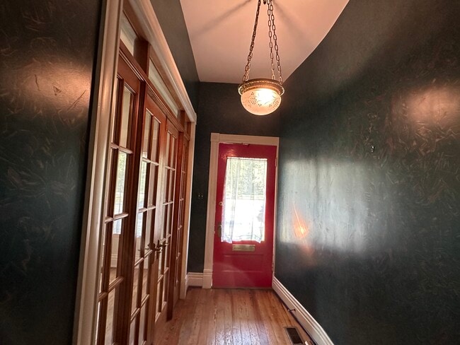 Photo - 2608 Frankfort Ave Unit 1st Floor Duplex
