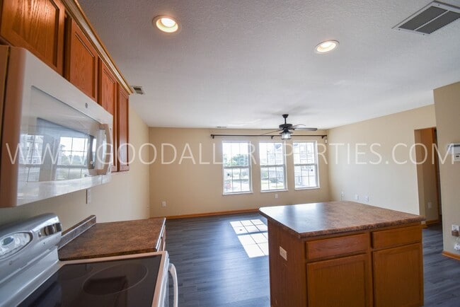 Photo - 2 Bedroom 2 Bath Updated Townhome in Ankeny with attached two car garage