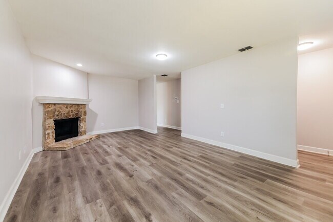 Photo - 527 Indian Paintbrush House