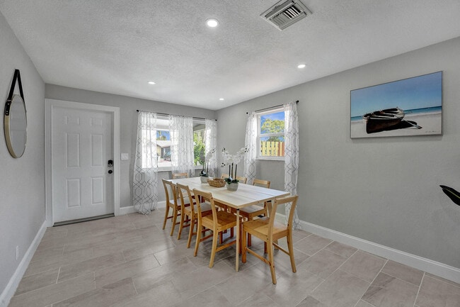 Photo - 337 SW 8th Ave