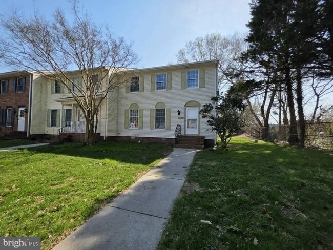Building Photo - 830 Larch Way