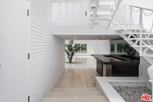 Photo - 764 N Doheny Dr Unit 2