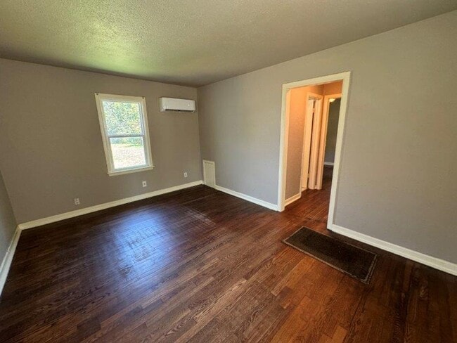 Photo - two bed One bath home in Midwest City!