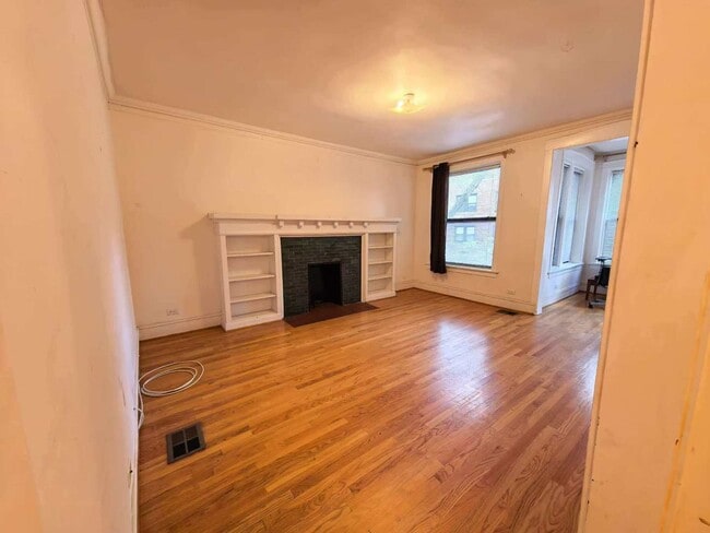 Photo - 651 E 50th Pl