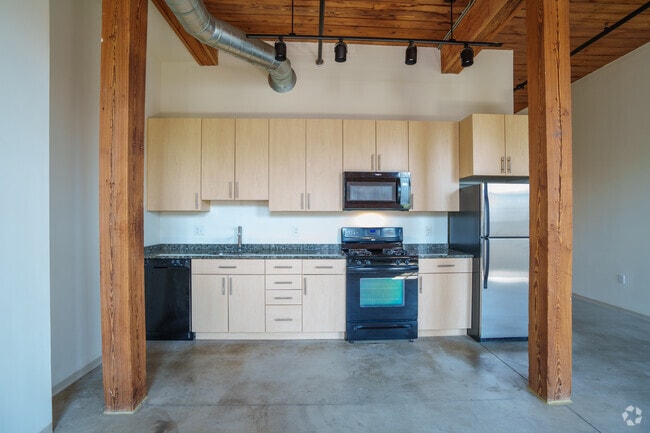 1BR, 1BA - 824SF - Kitchen - Atlas Lofts