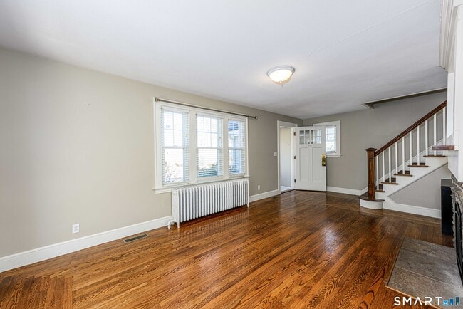 Photo - 186 School St