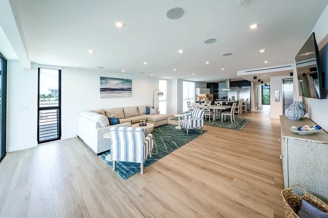 Photo - 1930 Bay Dr Unit APT 2