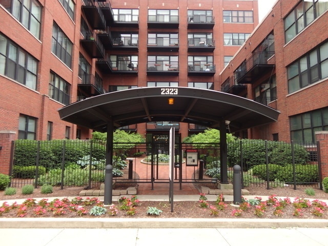 Photo - 2323 W Pershing Rd Condo